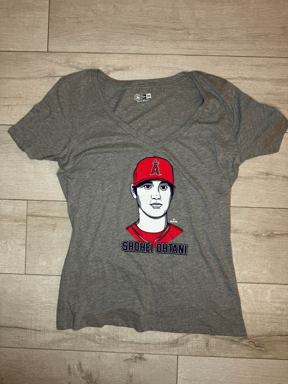 New Era Shohei Ohtani LA Angels Women's V-Neck T-Shirt NWT Size L